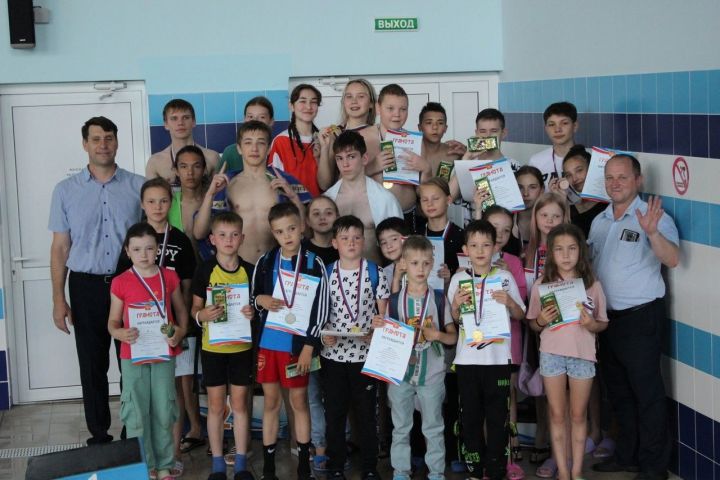 В Агрызе прошли соревнования по плаванию, посвященные Дню Защиты детей