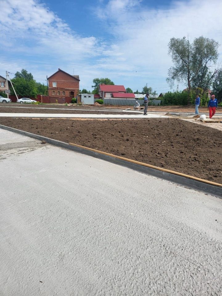 В Агрызе продолжается благоустройство Ленинского парка