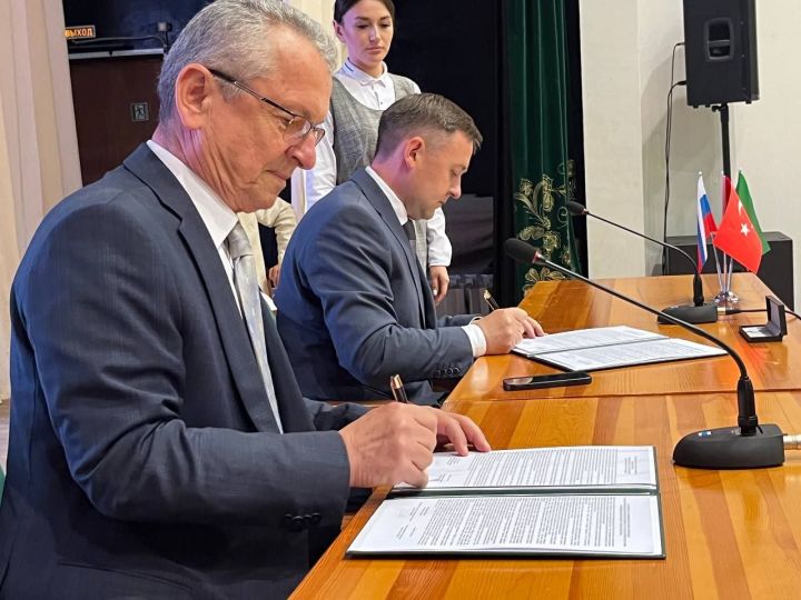 В День России в Агрызе подписано Соглашение между Агрызским районом и муниципалитетом Чайджума Турции