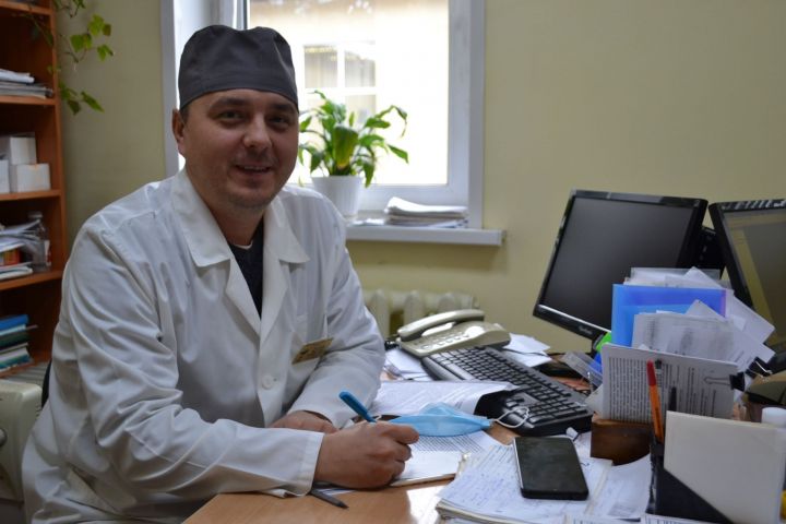 Психиатр-нарколог Агрызской ЦРБ Виталий Караяни является наставником для молодежи