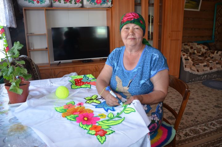 Жители Пелемеша Геннадий и Роза Николаевы влюблены в цветы