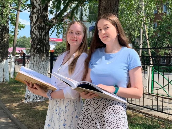 100 балл ияләре Мария Рябкова һәм Татьяна Шутова: Уку китаплары белән генә чикләнмәгез