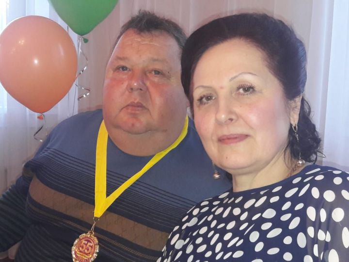 Агрызцы Ринат и Лариса Капиловы 40 лет вместе