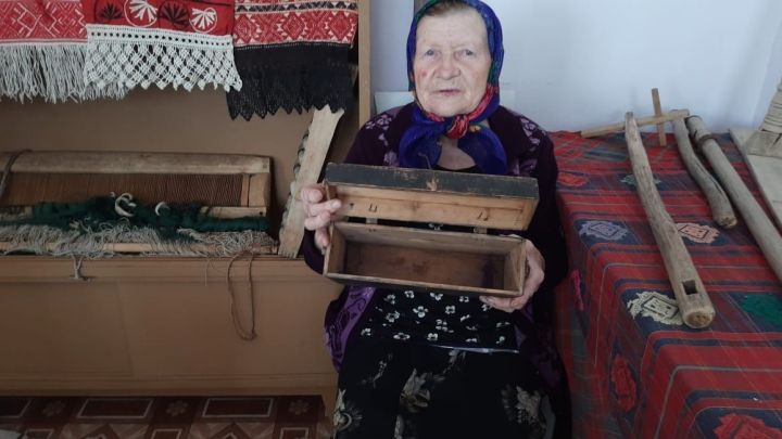 Кучуковская школа показала жителям Агрыза рюкзак, которому 75 лет