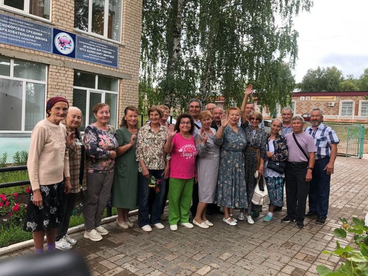 Выпускники Красноборской школы встретились спустя 50 лет