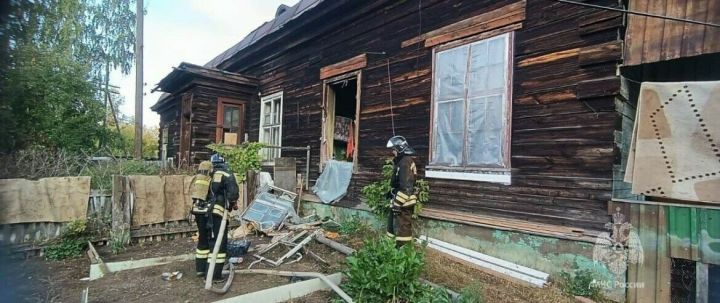 В Агрызе при пожаре в одноэтажном доме погибли два человека