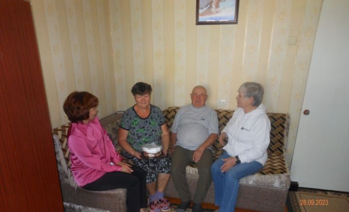 Зульфия Бакасова и Любовь Бодрицкая навестили семью погибшего бойца СВО