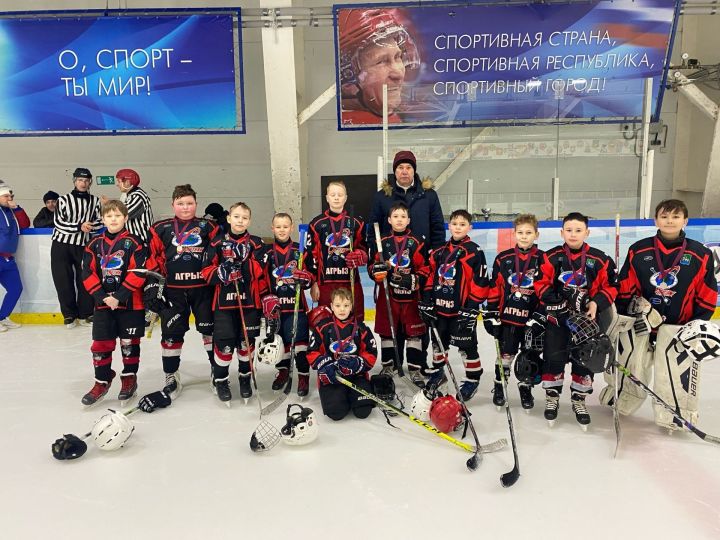 Хоккейная команда «Спутник» вновь в числе призеров