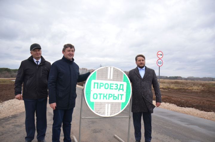 В Агрызском районе торжественно открыли участок дороги Янга-Аул — Новые Бизяки