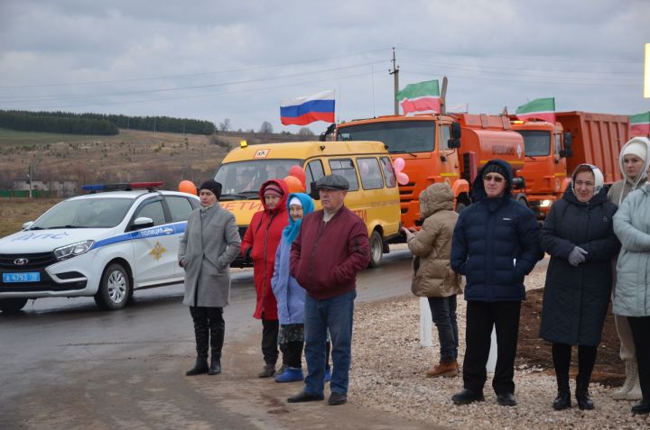 В Агрызском районе торжественно открыли участок дороги Янга-Аул — Новые Бизяки