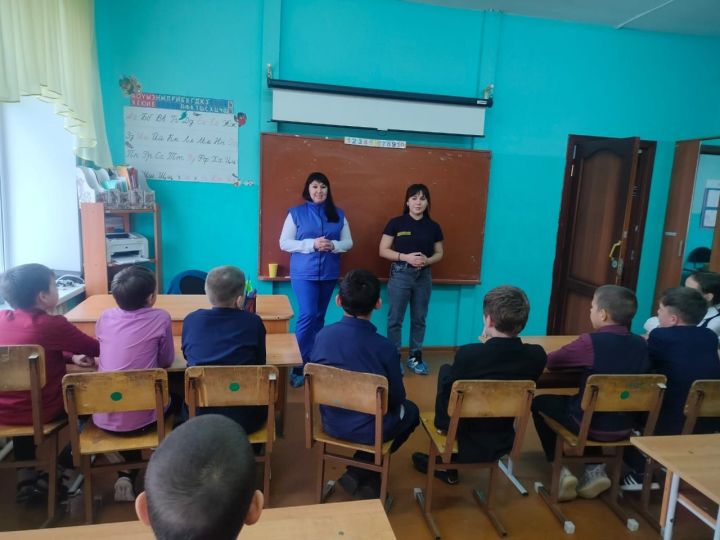 Учащимся начальной Крындинской школы рассказали о правилах дорожного движения