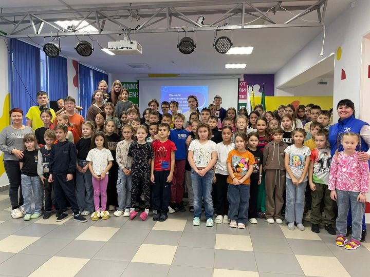 В «Алмалах» повторили правила дорожного движения