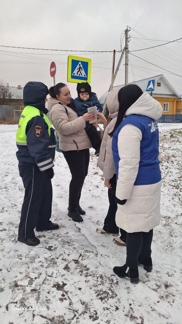 В День памяти жертв ДТП в Агрызе прошла акция «Помни! Дорога не прощает ошибок!»