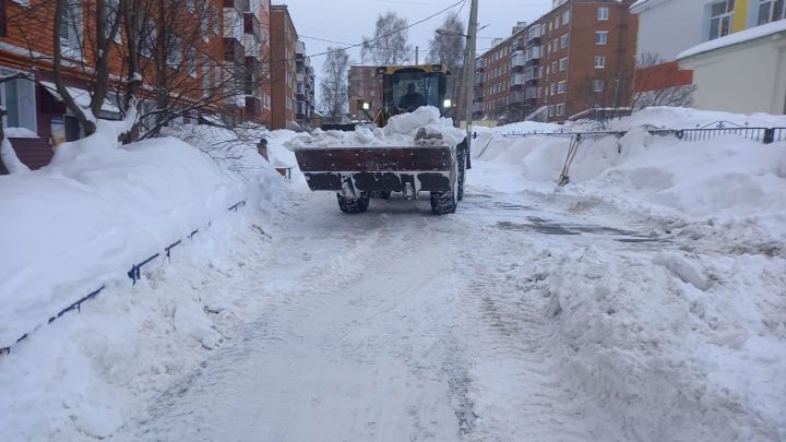 Перед дорожными службами города поставлена задача усилить работу по расчистке и вывозу снега