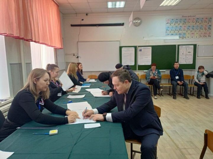 Федеральный инспектор Демидов одним из первых проголосовал на выборах Президента