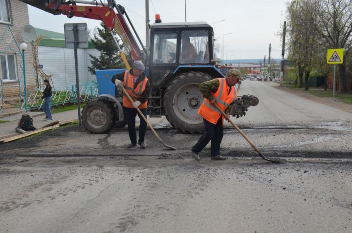 Ямочный ремонт в Агрызском районе продолжается круглый год