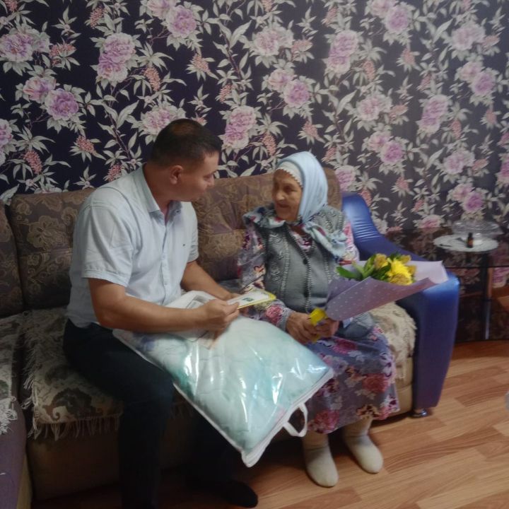 Шайхайдарова Гульсина из Агрыза отметила свой 90-летний юбилей