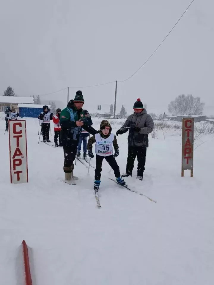В Кулегаше проведены ежегодные соревнования на приз Деда Мороза среди учащихся 1-4 классов