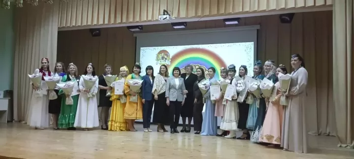 Воспитатель МБДОУ «Детский сад 6 г. Агрыз» Тимофеева Снежана выиграла в номинации «Сердце отдаю детям»