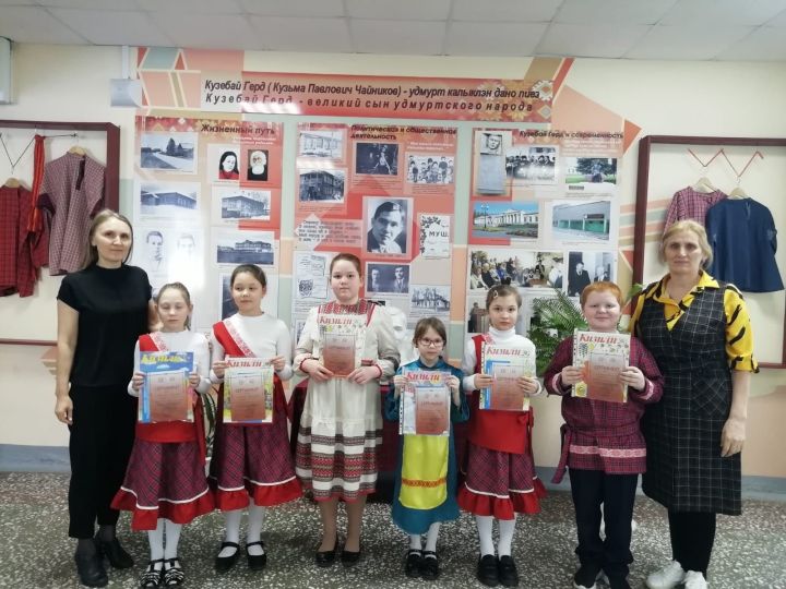 Команда Сарсак - Омгинского лицея приняла участие в Межрегиональном полиязычном марафоне