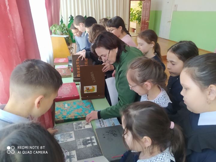 Ватанны саклаучылар көне уңаеннан Исәнбай мәктәбендә “Дембель альбомы” күргәзмәсе эшләде