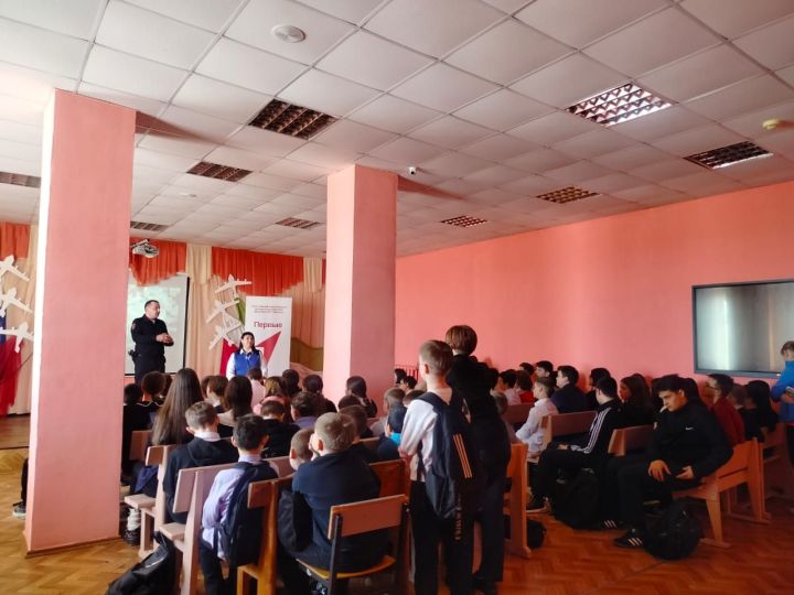 В гимназии №1 прошла профилактическая беседа о безопасности на дорогах