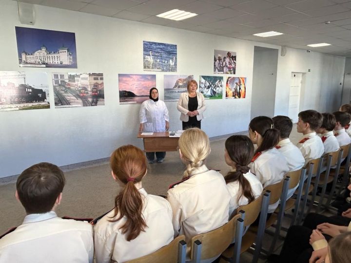 В школе №2 состоялась встреча с учащимися 9-11 классов