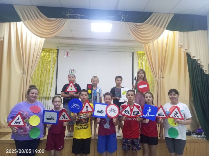 В Шаршадах юные участники «Весёлого светофора» в игровой форме осваивали правила дорожного движения