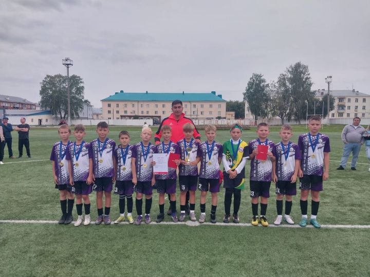 В Агрызе состоялся турнир по мини-футболу среди юношеских команд на «Кубок Первых»