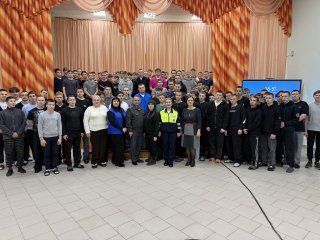 Сотрудники Госавтоинспекции провели профилактическую беседу для студентов в филиале Нижнекамского колледжа транспортной инфраструктуры