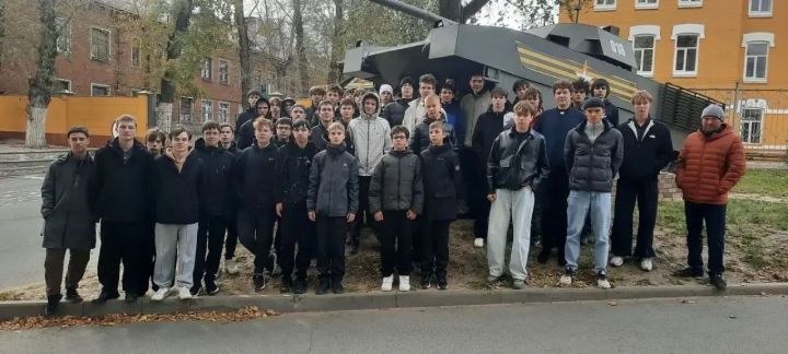 Школьники из Агрыза побывали в Казанском танковом училище