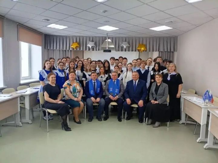 На парламентском уроке в Агрызе обсудили единство фронта и тыла