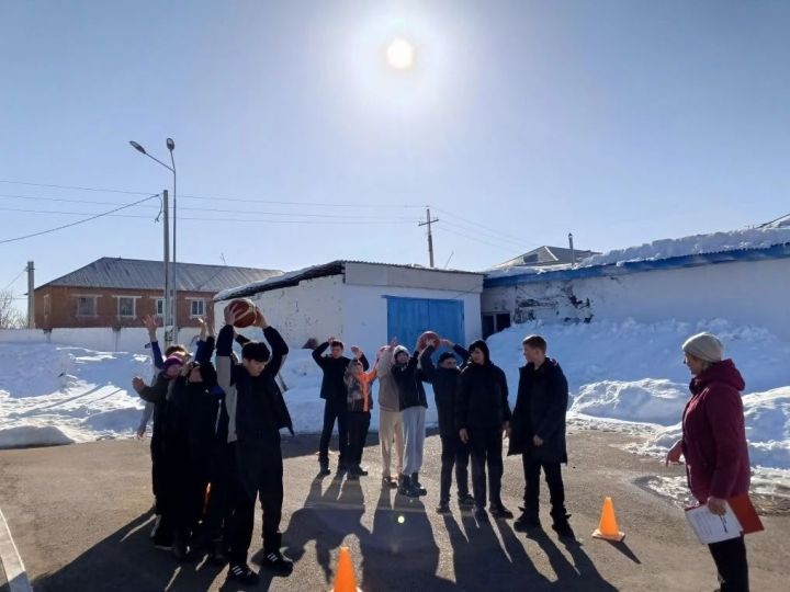 В Агрызе прошла спортивная акция «Игры народов России»