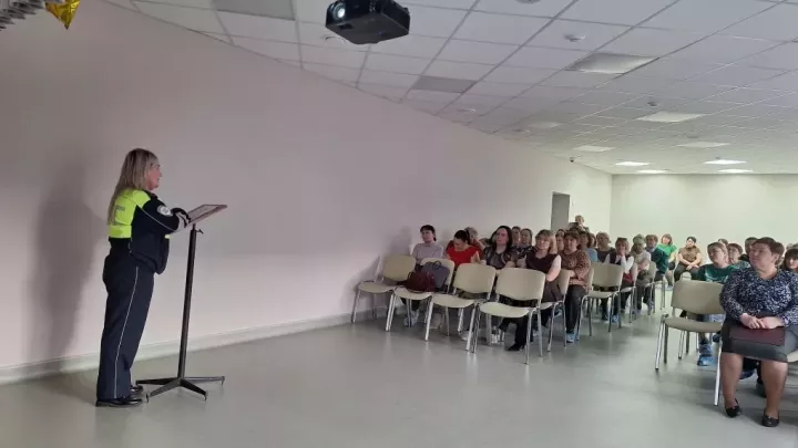 В школе №4 Агрыза прошло родительское собрание по безопасности детей на дорогах