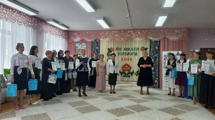 Воспитатель из Агрыза стала победителем республиканского конкурса «Иң милли тәрбияче — 2026»