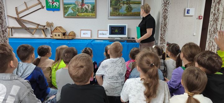 В музее Агрызского района прошёл урок «История коррупции» для школьников