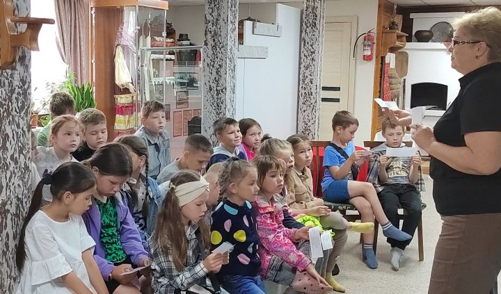 В музее Агрызского района прошёл урок «История коррупции» для школьников