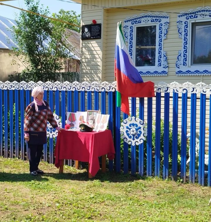 В Салаушах открыли мемориальную доску в память о герое