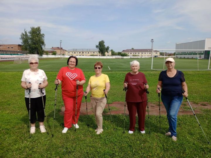 В Агрызском узле прошёл мастер-класс по скандинавской ходьбе