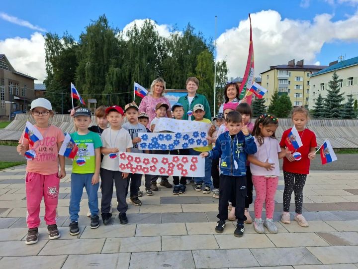 Центральная детская библиотека провела праздник «Три цвета – одна страна» для дошкольников