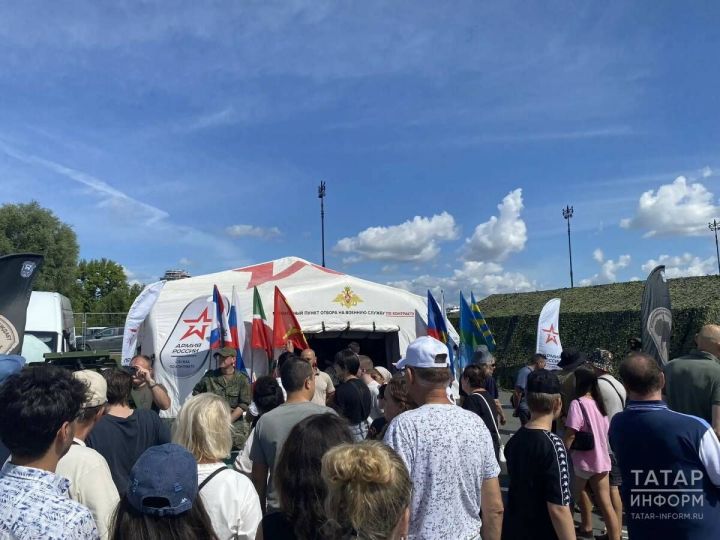 В Казани на авиапразднике «Я выбираю небо!» функционировал пункт отбора на службу по контракту