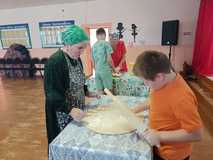 В Сарсак-Омгинском СДК прошел праздник национальных блюд в честь Дня памяти пророка Илии