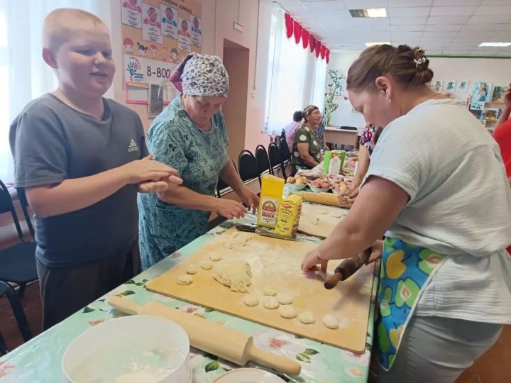 В Сарсак-Омгинском СДК прошел праздник национальных блюд в честь Дня памяти пророка Илии