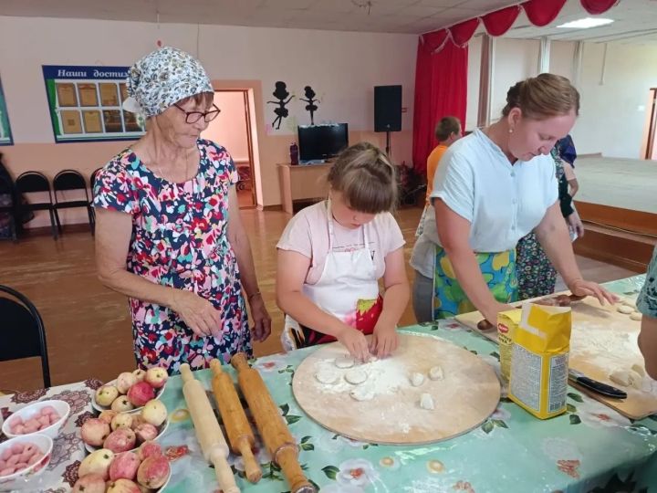 В Сарсак-Омгинском СДК прошел праздник национальных блюд в честь Дня памяти пророка Илии