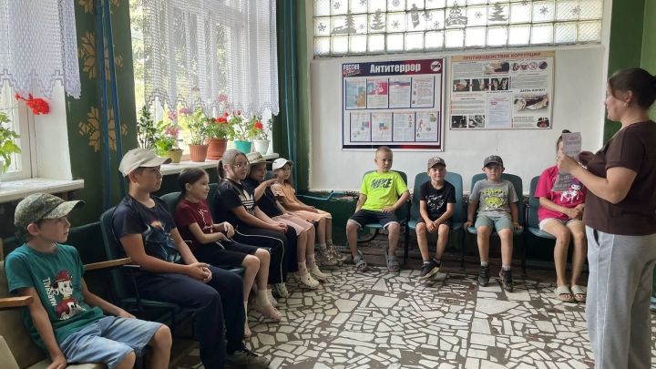 В Бимском сельском Доме культуры состоялся информационный час на тему «Борьба с коррупцией — дело каждого»